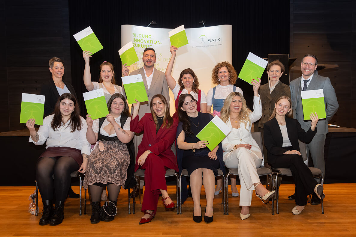  Zeugnisverleihung an der Gesundheits- und Krankenpflegeschule der Salzburger Landeskliniken.