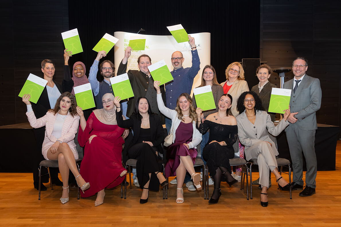  Zeugnisverleihung an der Gesundheits- und Krankenpflegeschule der Salzburger Landeskliniken.