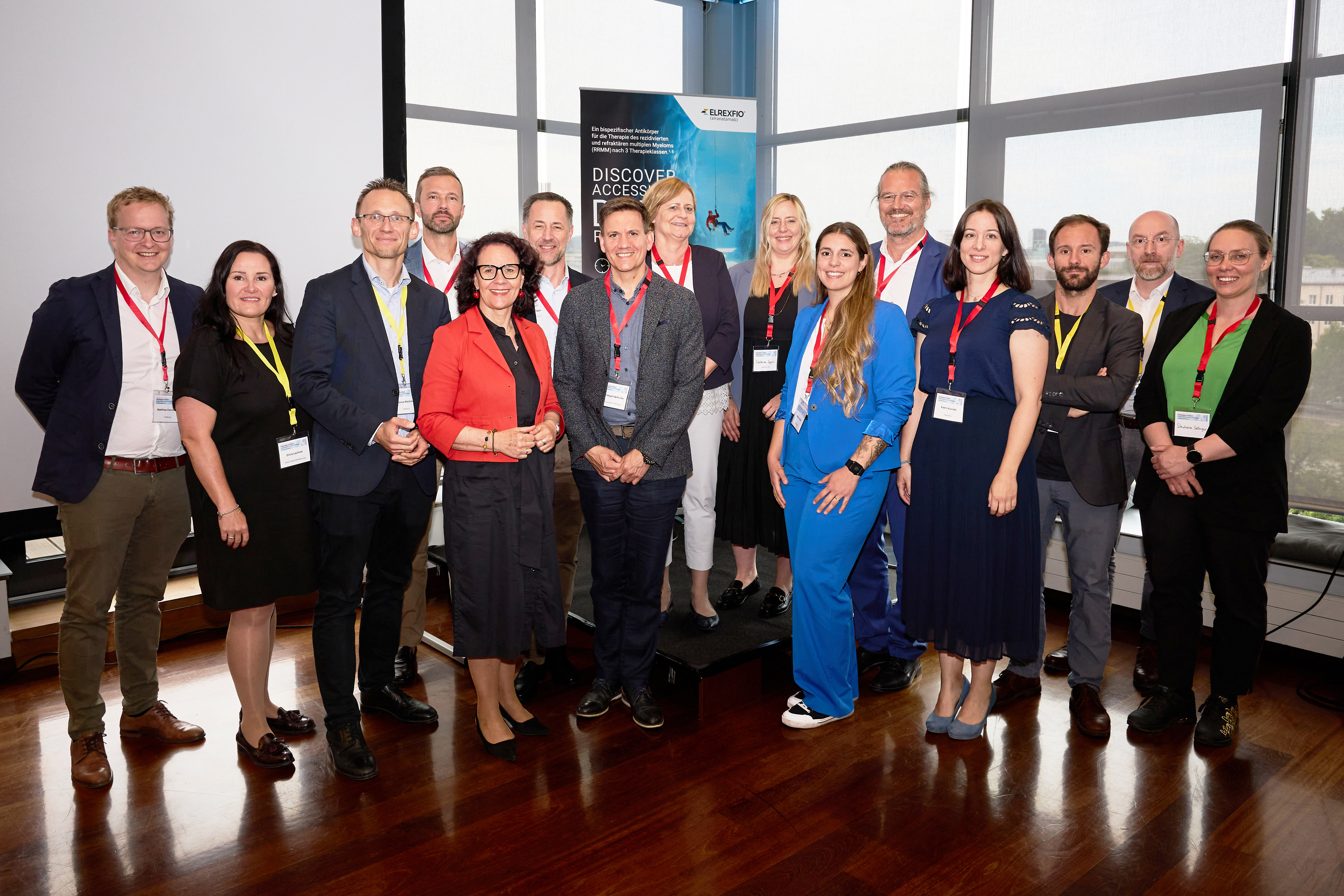 v.l.n.r.:  Dr. Matthias Gabriel Vavrovsky, MBA, Mag. Dr. Silvia Lechner, MBA, ao.Univ.-Prof. Dr.med.univ. Thomas Melchardt, PhD, ao.Univ.-Prof. Dr.med.univ. Lukas Weiss, PhD, LA Mag. Daniela Gutschi, Prim. Dr. Georg Pall, Dr. Christoph Kamhuber, Mag.rer.nat. Michaela Schachner, Mag.rer.nat. Sabrina Sgonc, Valerie Gallee, BSc MSc ANP, ao.Univ.-Prof. Dr.med.univ. Alexander Egle, Katrin Kunicki, BScN, Dr.med.univ. Michael Leisch, Dr. Thomas Gamsjäger, MSc, Stephanie Söllinger, BA MSc