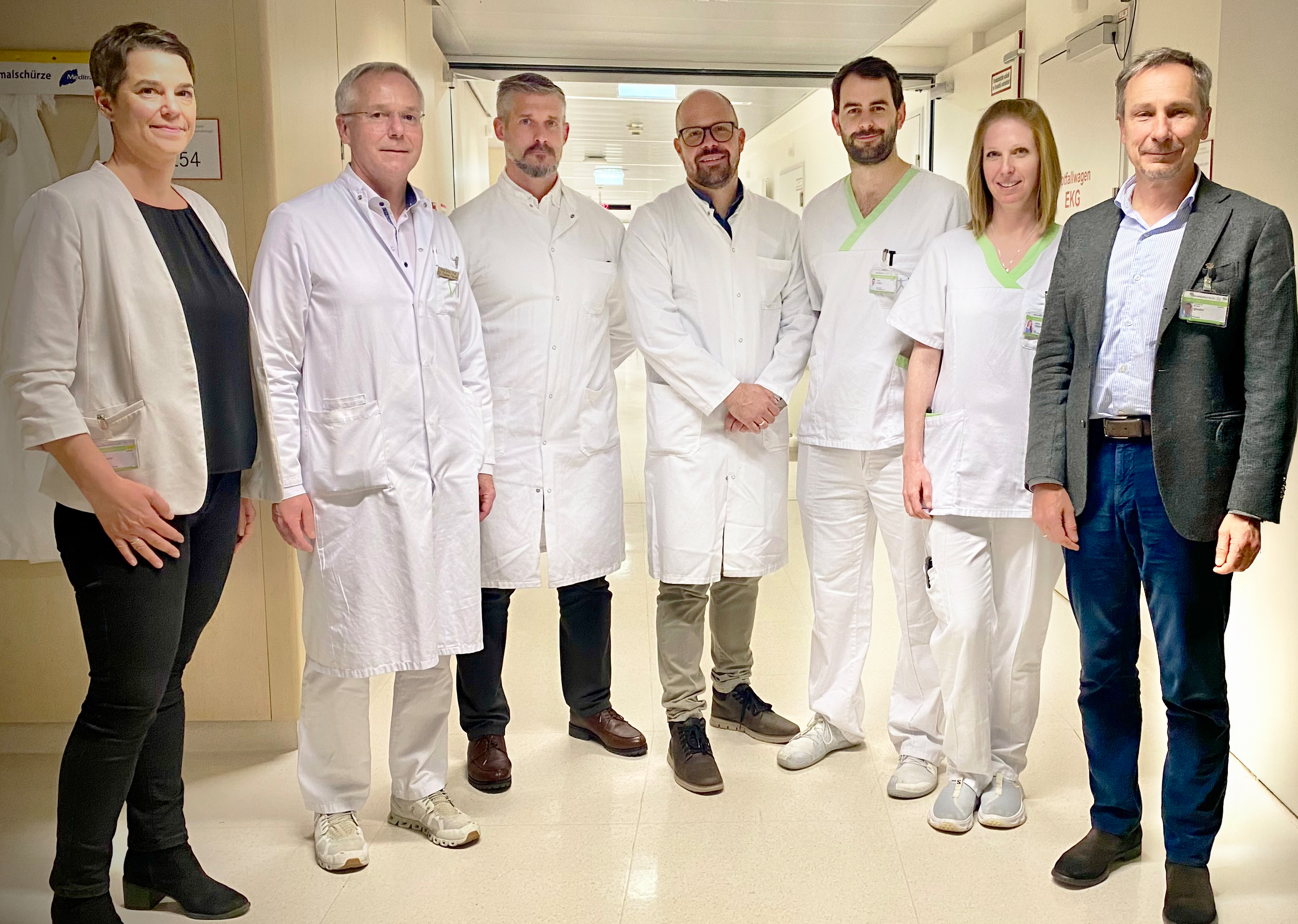 Das Leitungsteam des ATZ v. l.: PDL Irene Mössler BScN, MSc; Univ.-Prof. Dr. Thomas Freude; OA Dr. Wilfried Payer (UK für Orthopädie und Traumatologie); Ltd. OA Dr. Reinhard Alzner, MSc (UK für Geriatrie, ärztliche Leitung ATZ); APN Andreas Radler BSc, MSC; APN Melanie Rudelstorfer BSc, MScN (Pflegeexperten); Univ.-Prof. Dr. Bernhard Iglseder (UK für Geriatrie)