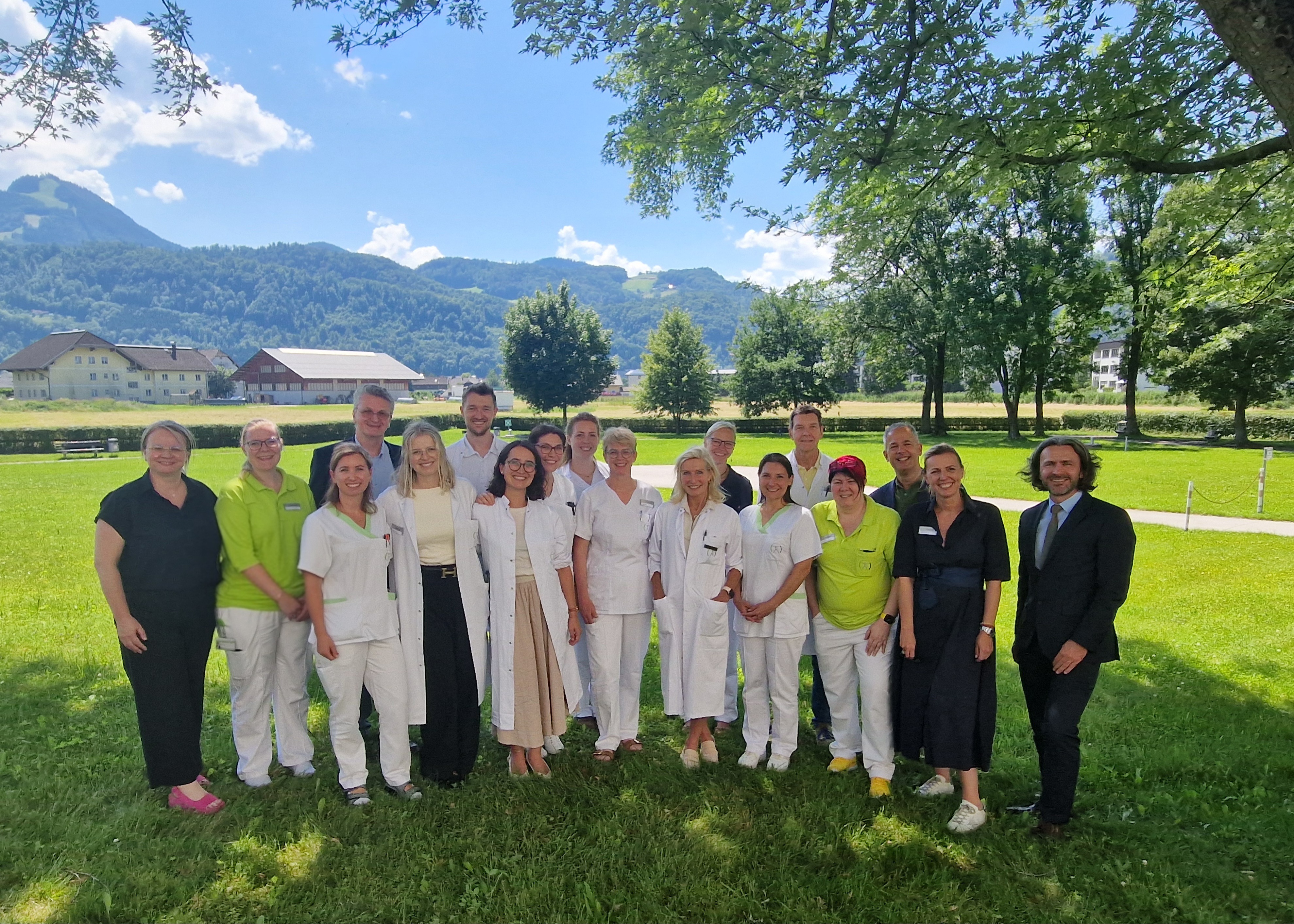 Das interdisziplinäre Team des Beckenbodenzentrums umfasst Fachärztinnen und -ärzte aus den Bereichen Urologie, Gynäkologie, Chirurgie und Kinderchirurgie sowie speziell ausgebildete Stoma- und Kontinenzberaterinnen und -berater. 
