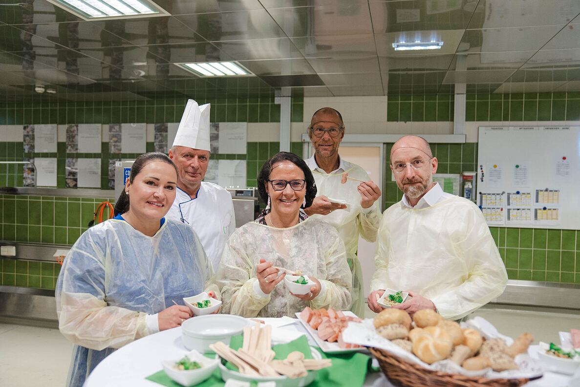 Landesrätin Gutschi auf Besuch in unserer Küche am Uniklinikum Campus LKH.