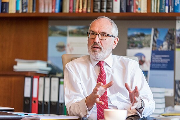 Professor Eugen Trinka leitet am Campus Christian-Doppler-Klinik die Universitätsklinik für Neurologie, Neurologische Intensivmedizin und Neurorehabilitation der PMU.