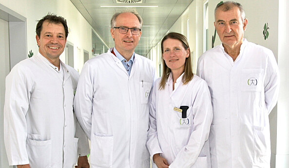 Das Leitungsteam des Expertisezentrums für vaskuläre Anomalien (v. l.): Dr. Armin-Johannes Michel, Klinikvorstand Univ.-Prof. Dr. Roman Metzger, Dr.in Ulrike Metzger, Dr. Miricia-Aurel Ardelean