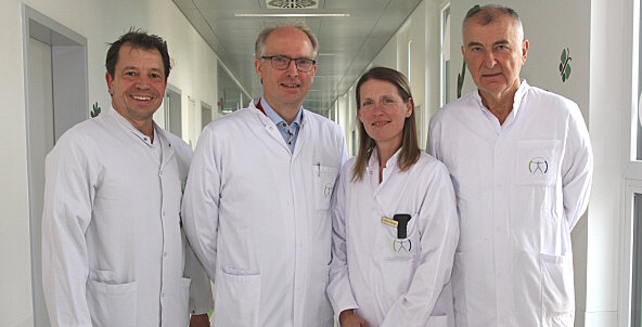 Das Leitungsteam des Expertisezentrums für vaskuläre Anomalien (v. l.): Dr. Armin-Johannes Michel, Klinikvorstand Univ.-Prof. Dr. Roman Metzger, Dr.in Ulrike Metzger, Dr. Miricia-Aurel Ardelean