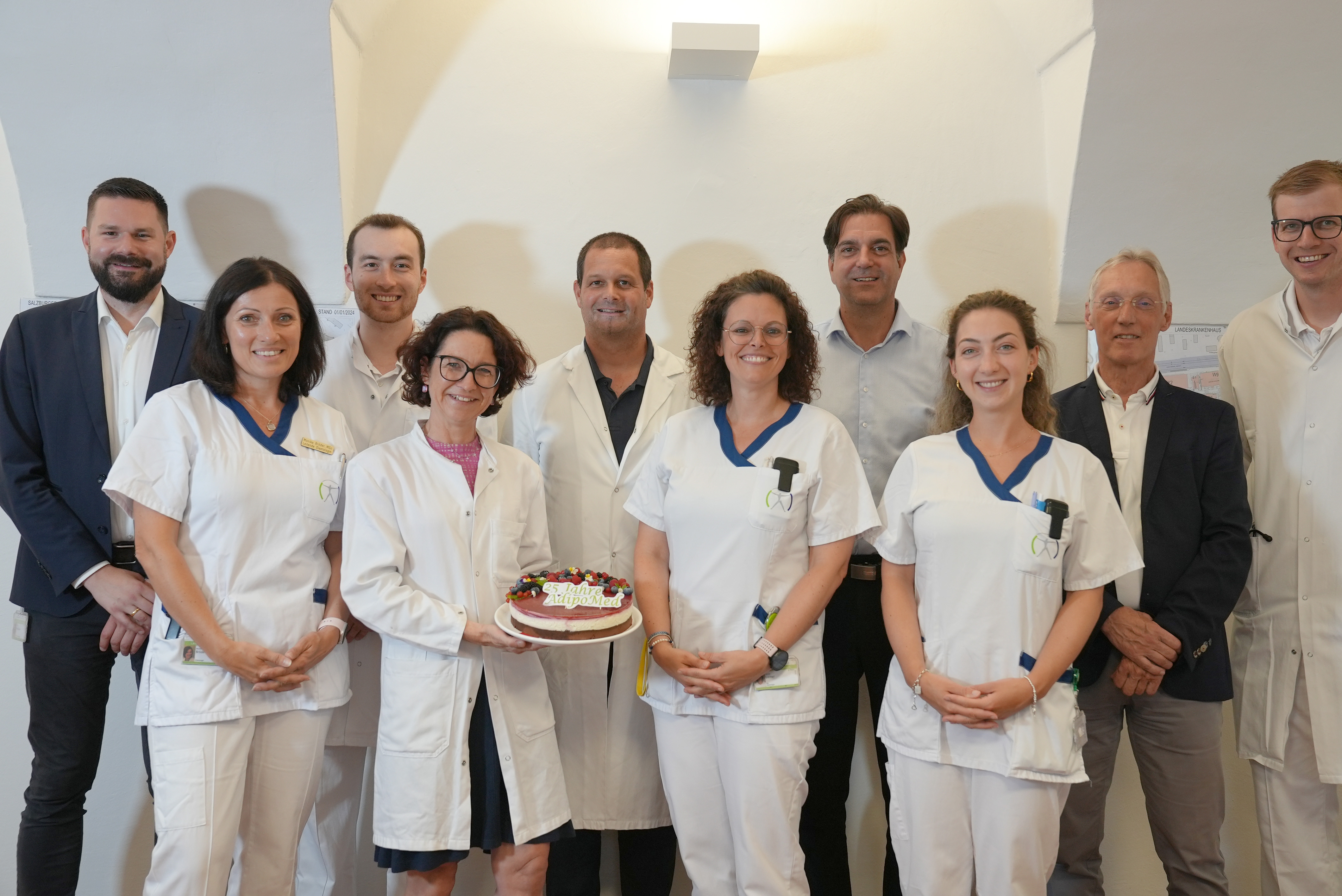Foto: v. li.: Das AdipoMed-Team: Mag. Florian Bruckbauer, Monika Bröder MSc, Dr. David Brunner, Mag. Gerti Horvath, Univ.-Prof. Dr. Elmar Aigner, Sandra Laimer BSc, Mag. Georg Mendler, Patricia Strauss-Aigner BSc, Univ.-Prof. Dr. Bernhard Paulweber, Dr. Daniel Amberger