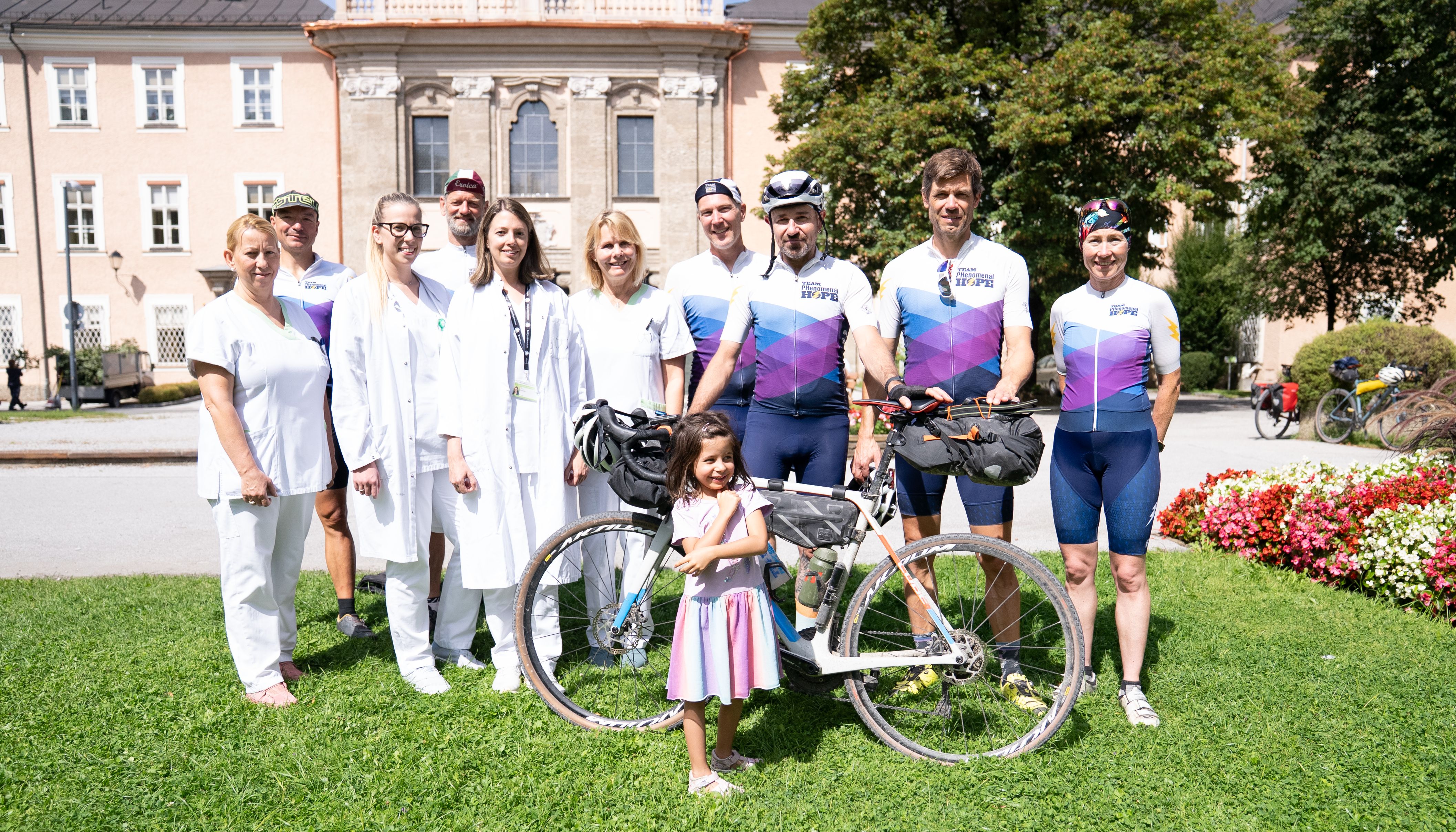 Awareness und Expertise für Pulmonalen Bluthochdruck: Das Gravelteam Phenomenal Hope und ein Team der UK für Innere Medizin II